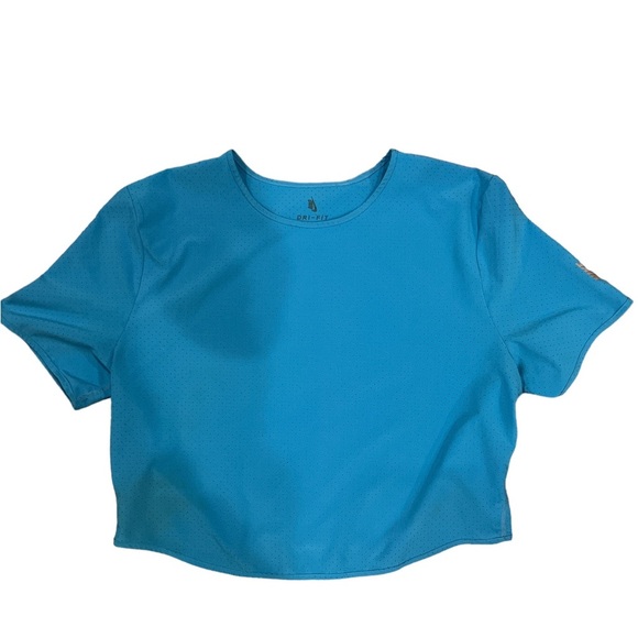 Nike‎ cropped tee - Picture 1 of 4
